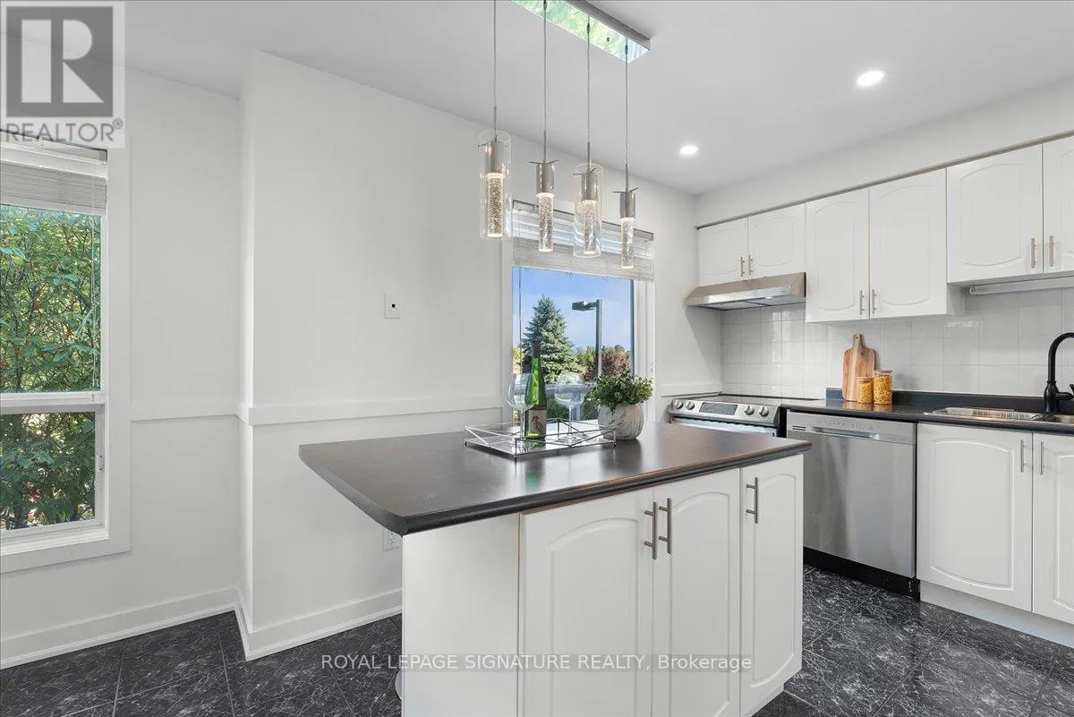 11 - 384 LIMERIDGE ROAD E