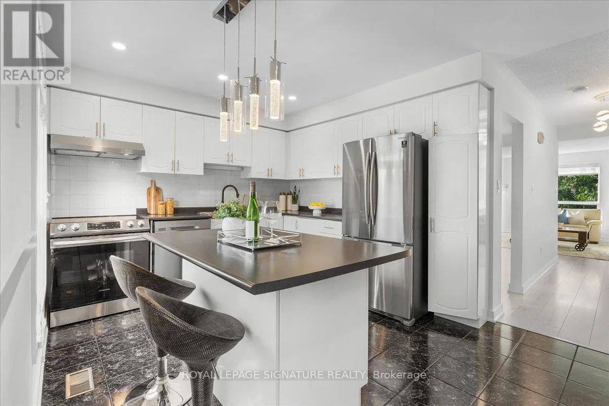 11 - 384 LIMERIDGE ROAD E