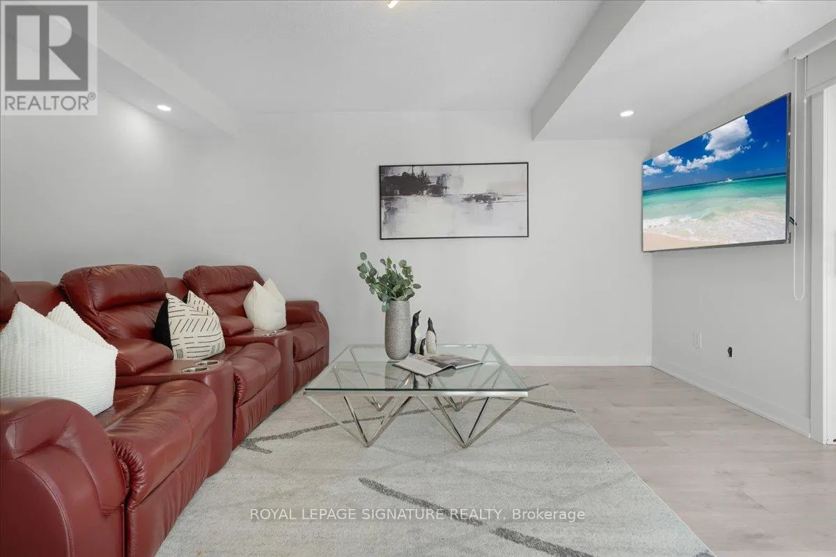 11 - 384 LIMERIDGE ROAD E