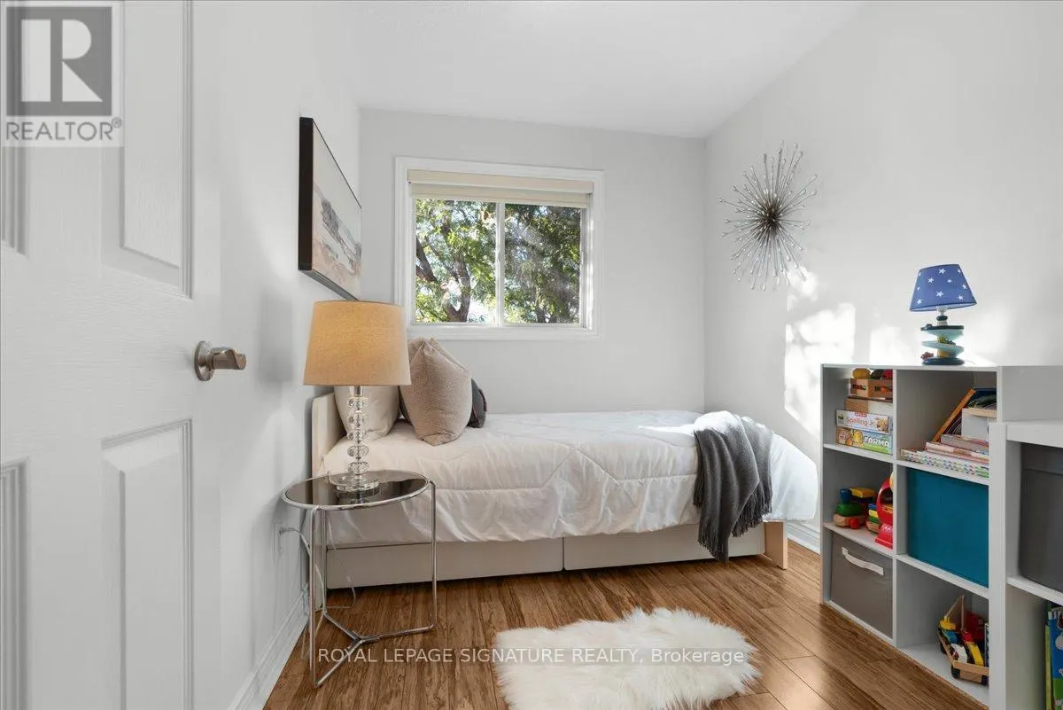 11 - 384 LIMERIDGE ROAD E