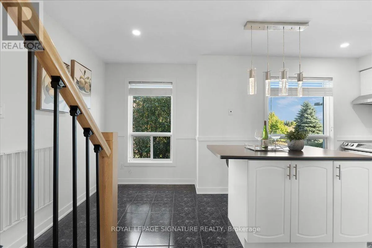 11 - 384 LIMERIDGE ROAD E