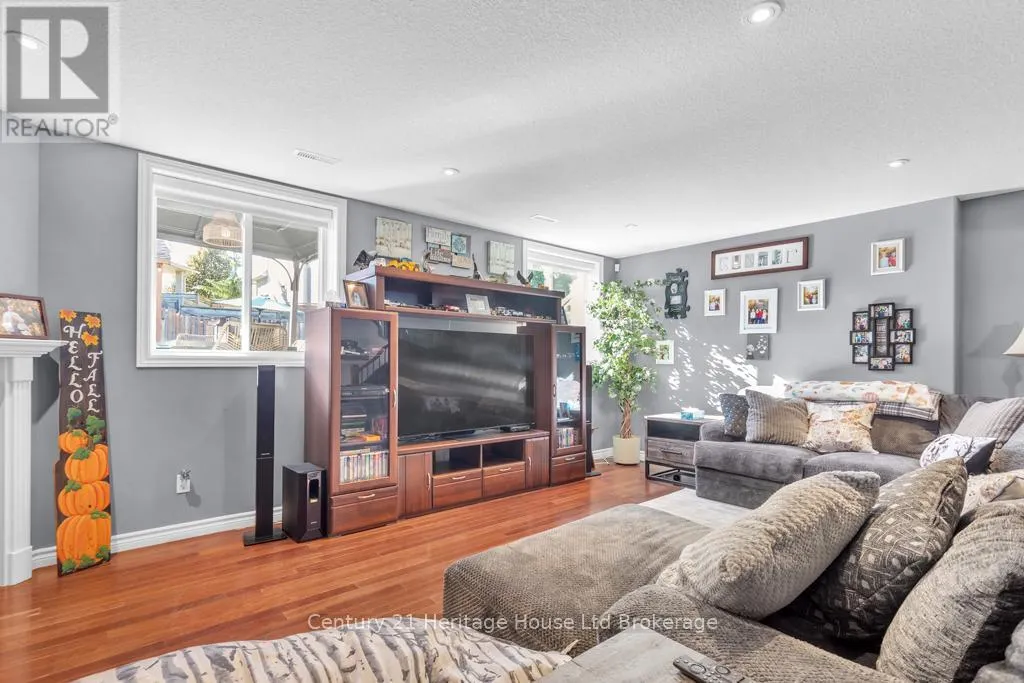 447 ALAN CRESCENT
