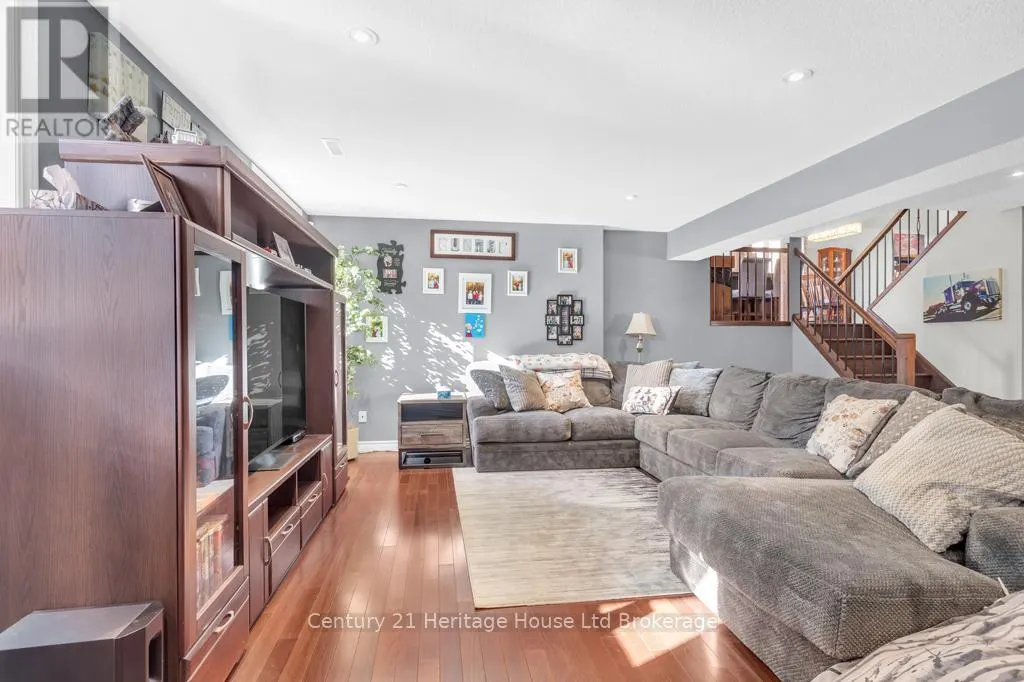 447 ALAN CRESCENT