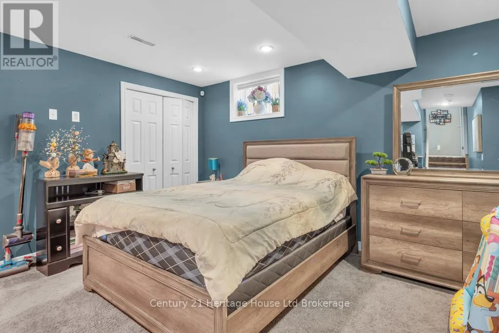 447 ALAN CRESCENT