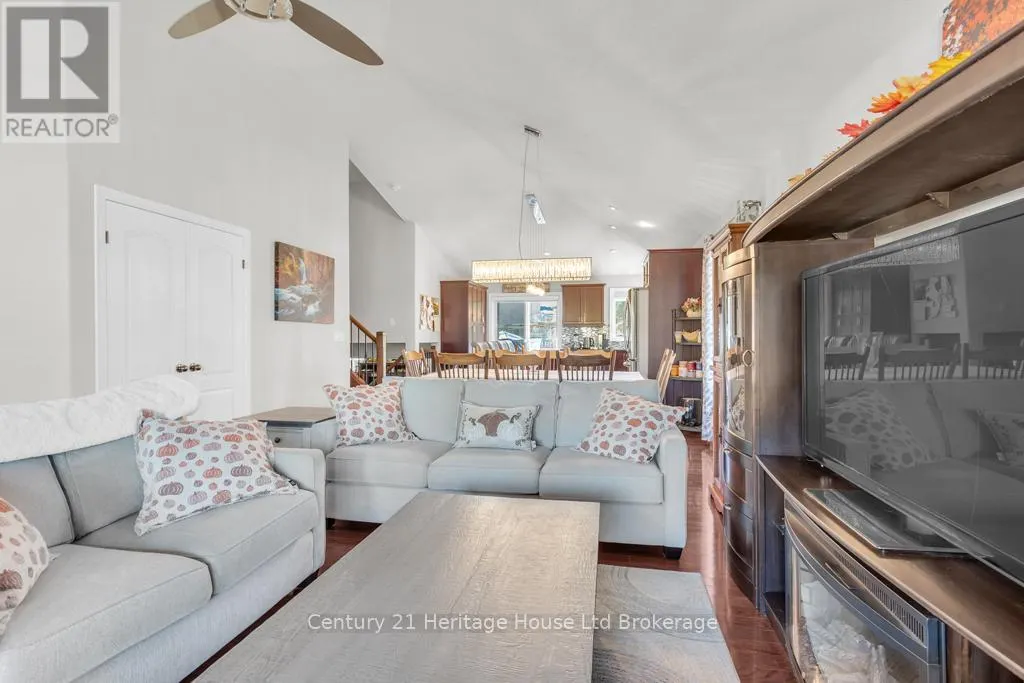 447 ALAN CRESCENT
