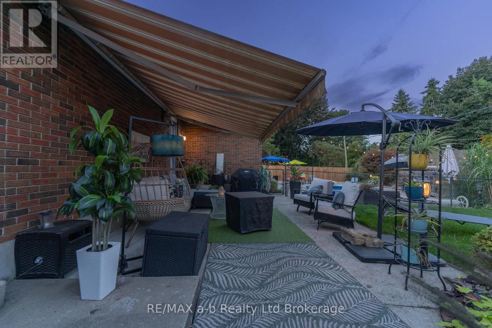 6 CAMDON COURT
