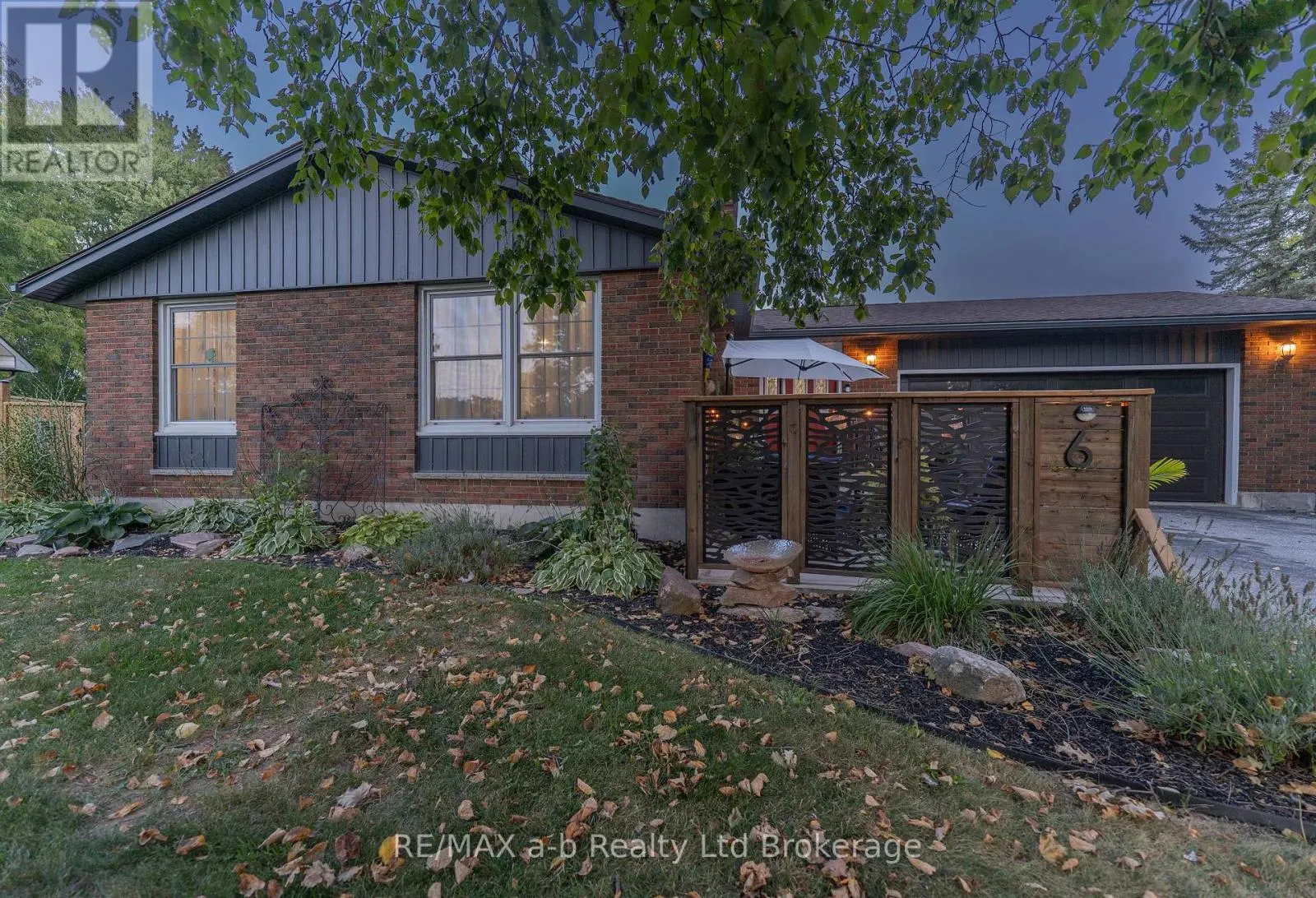 6 CAMDON COURT