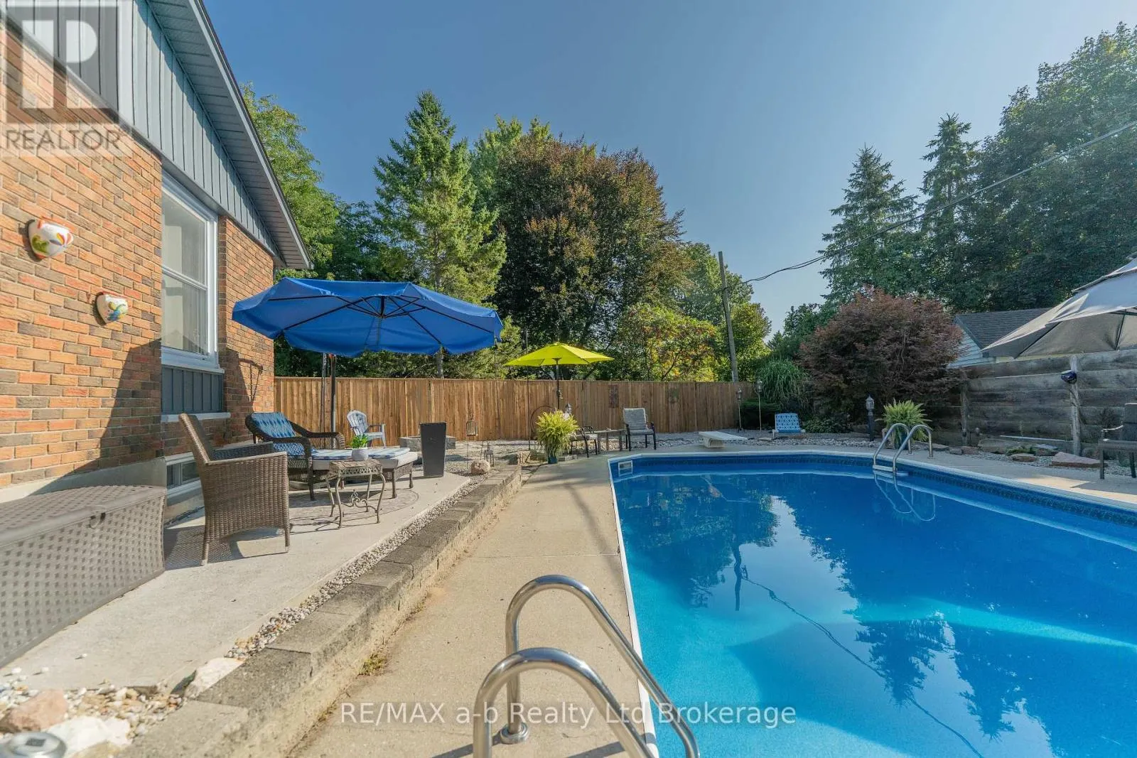 6 CAMDON COURT