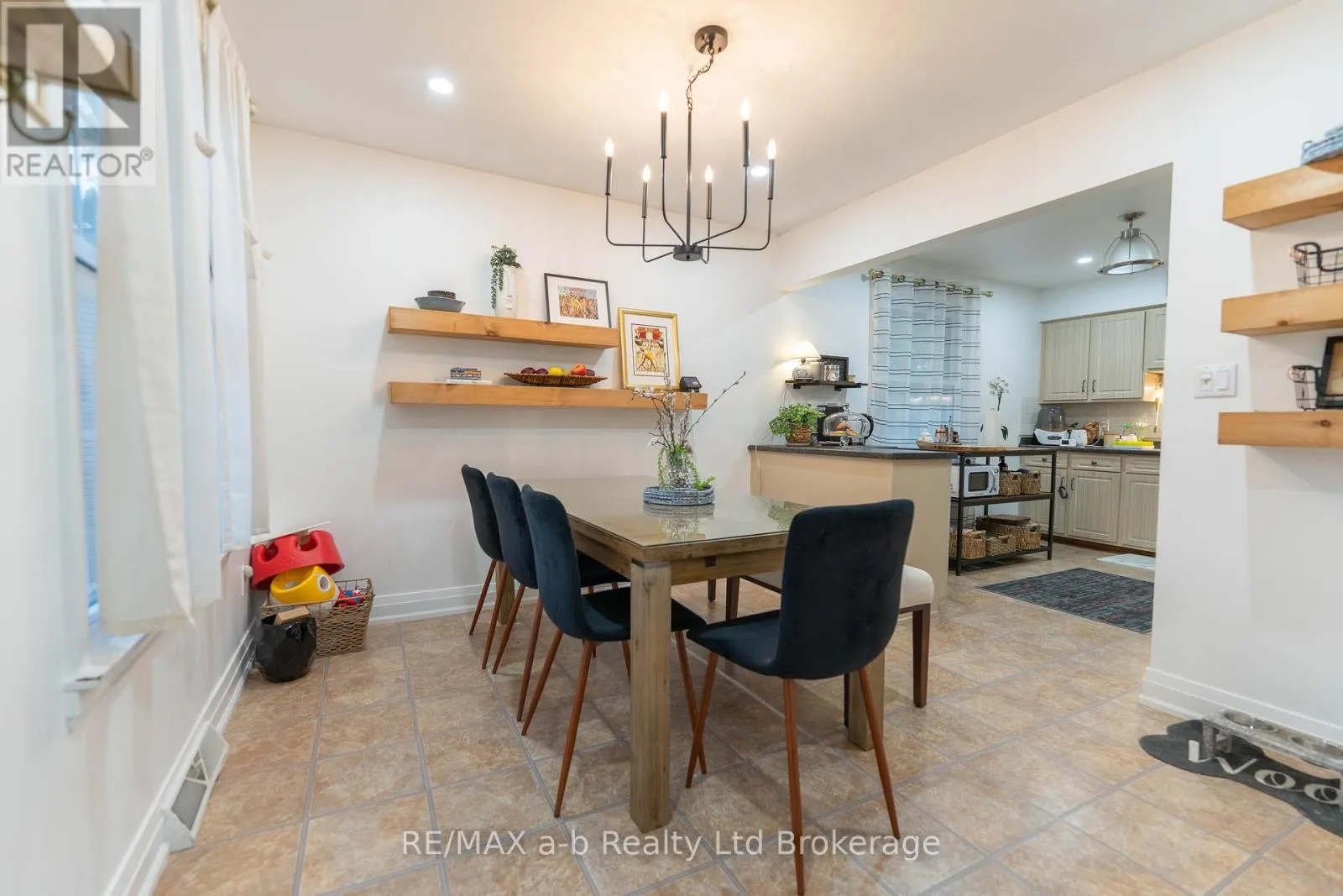 6 CAMDON COURT