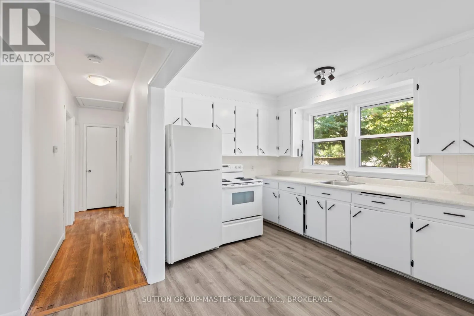 324 YONGE STREET