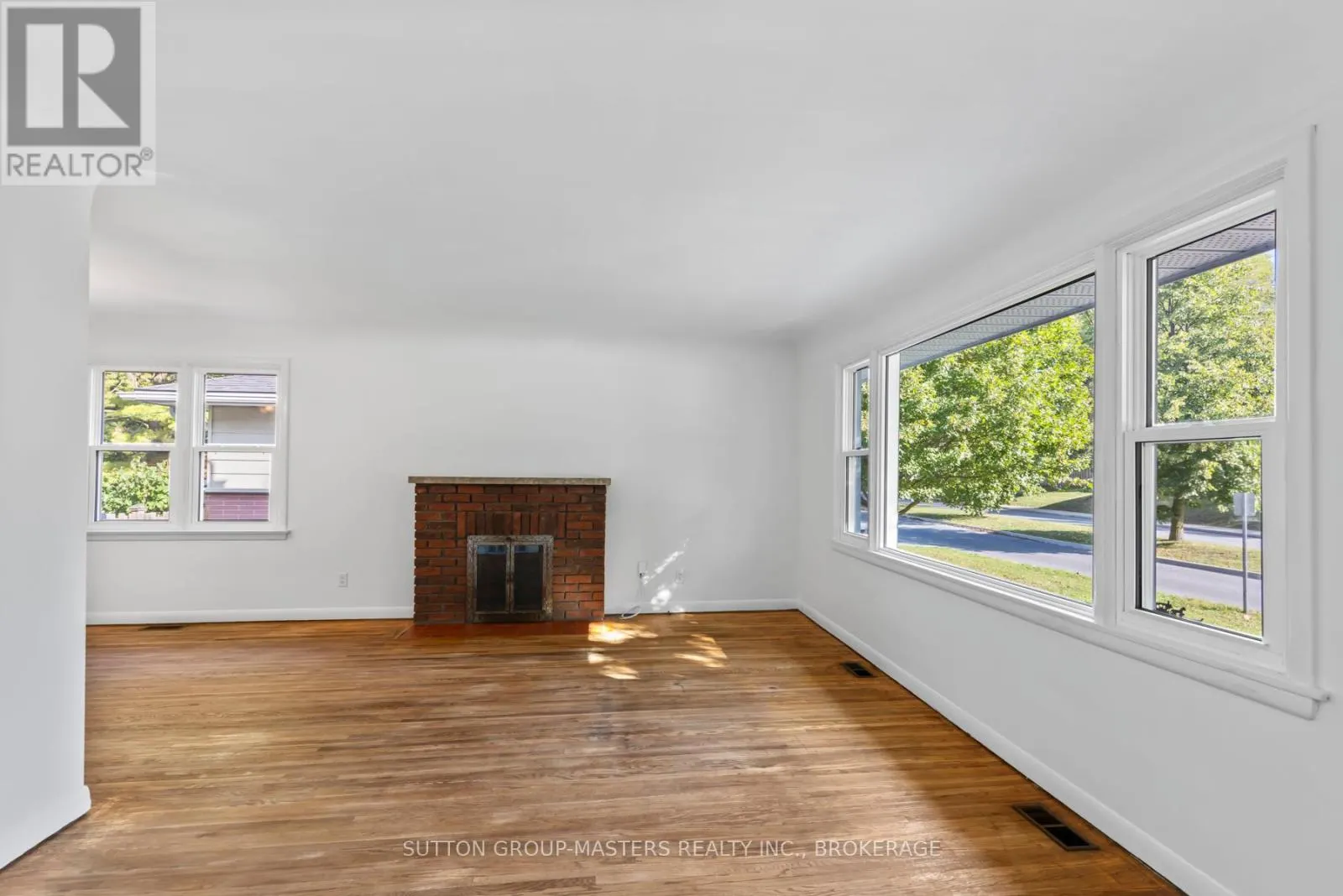 324 YONGE STREET