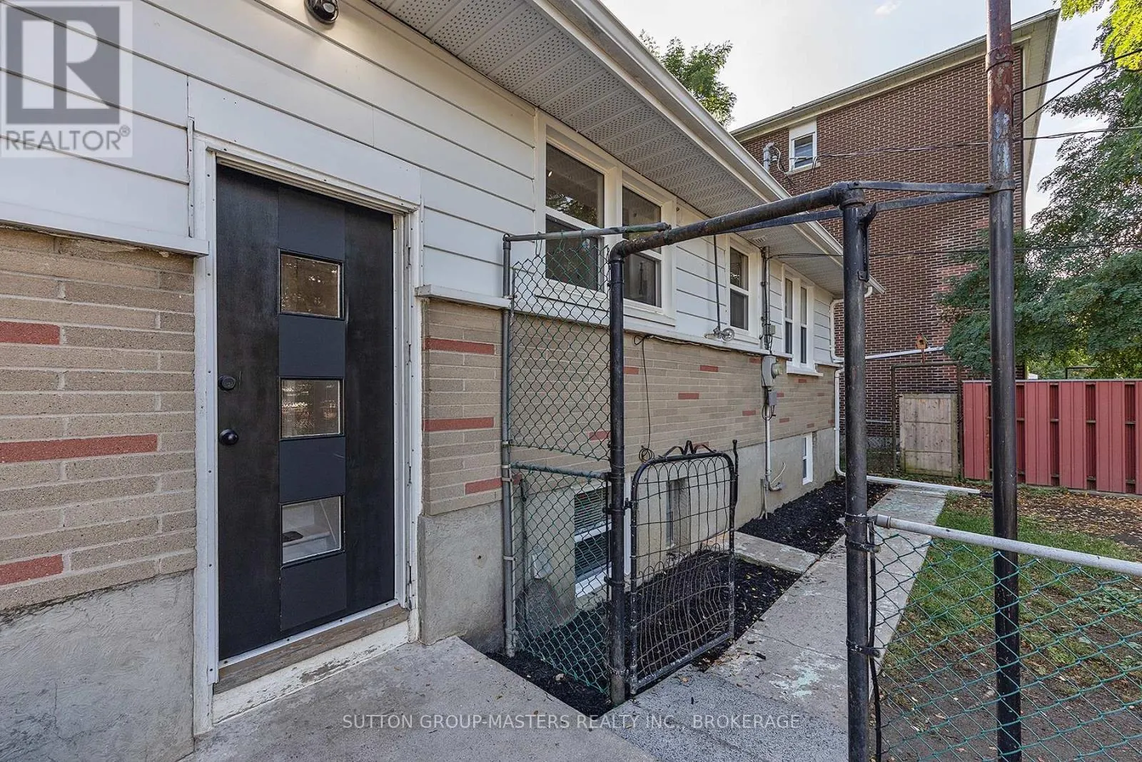324 YONGE STREET