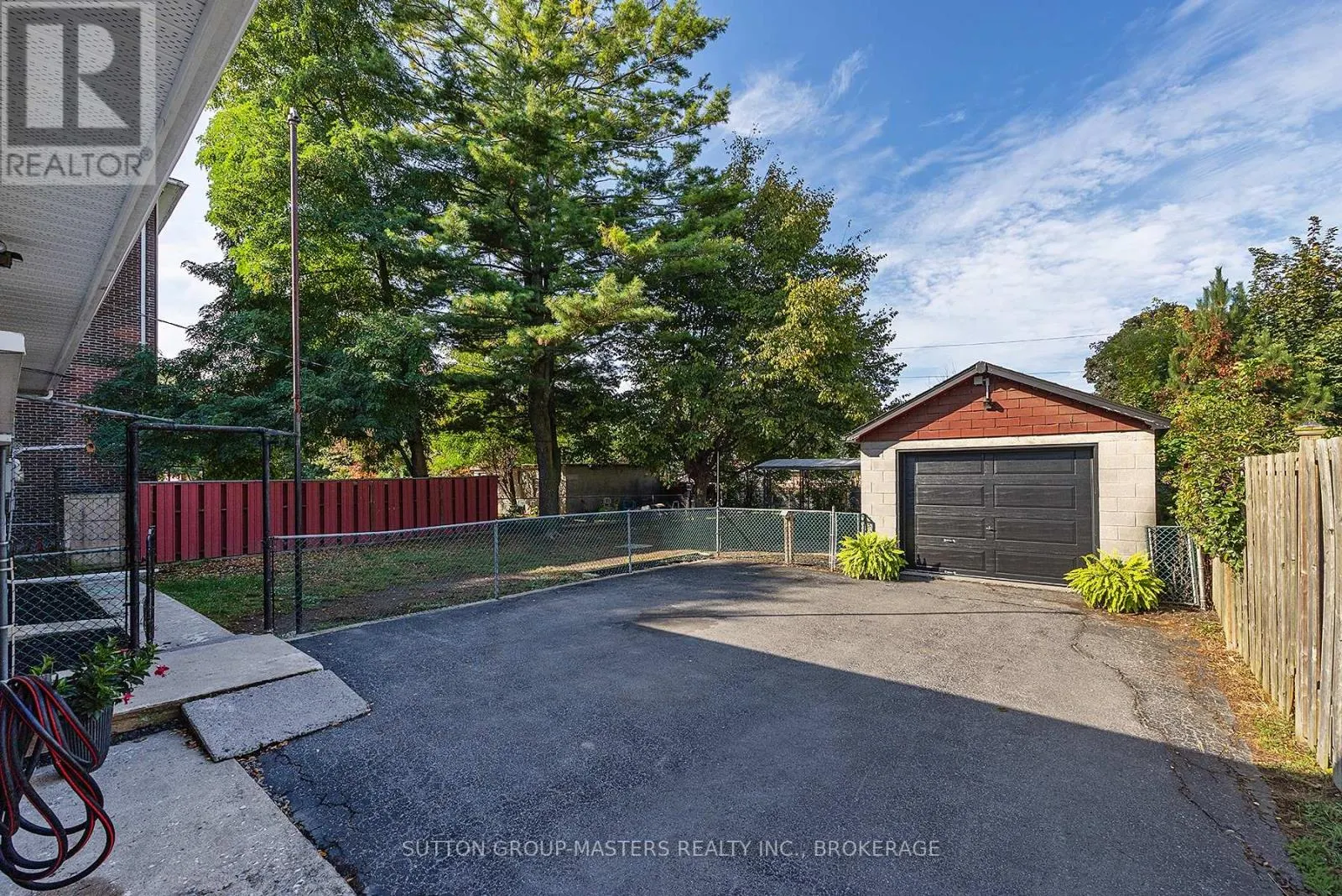 324 YONGE STREET