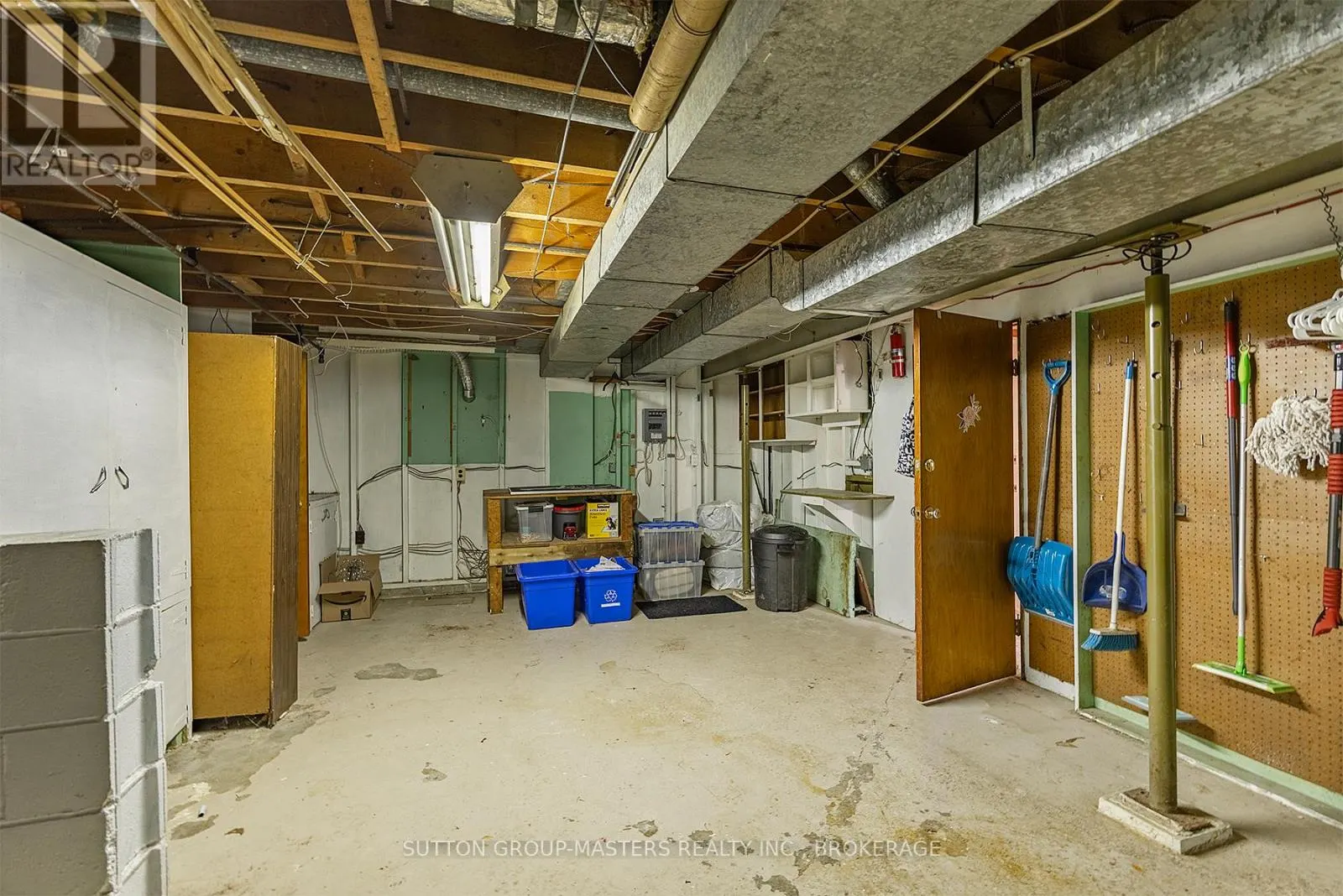324 YONGE STREET