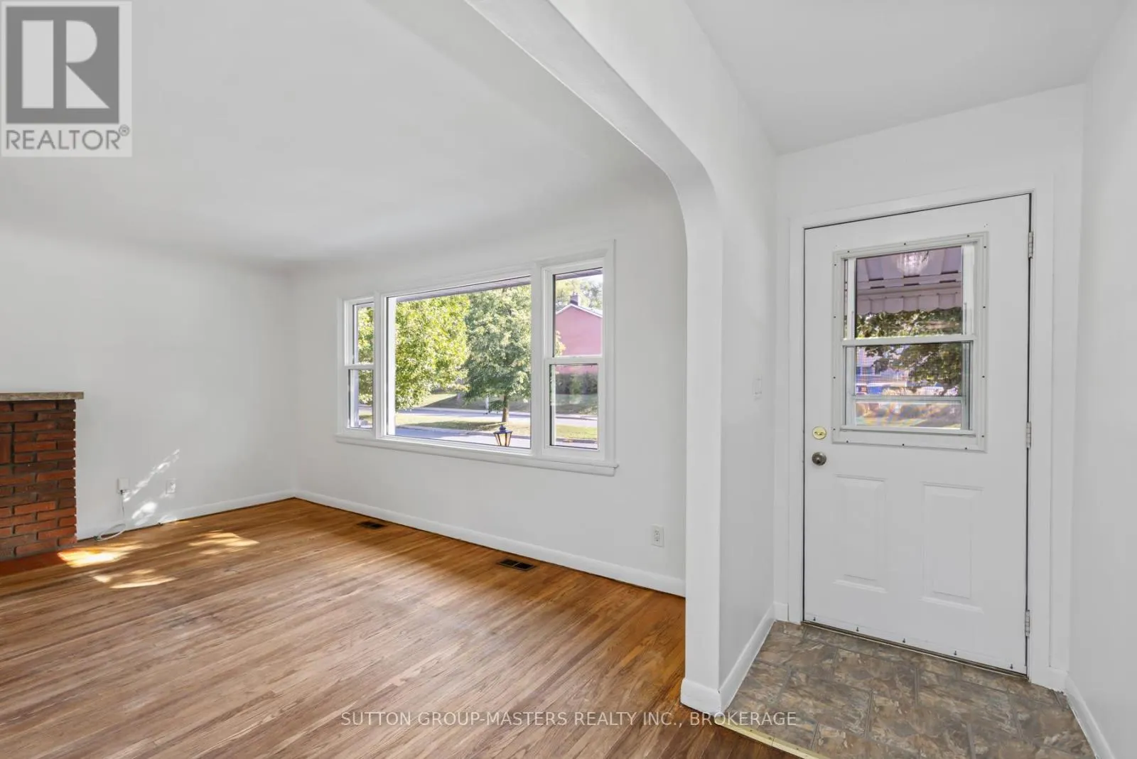 324 YONGE STREET