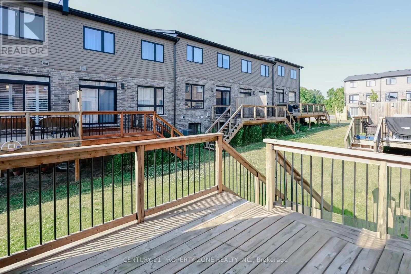 62 - 811 SARNIA ROAD