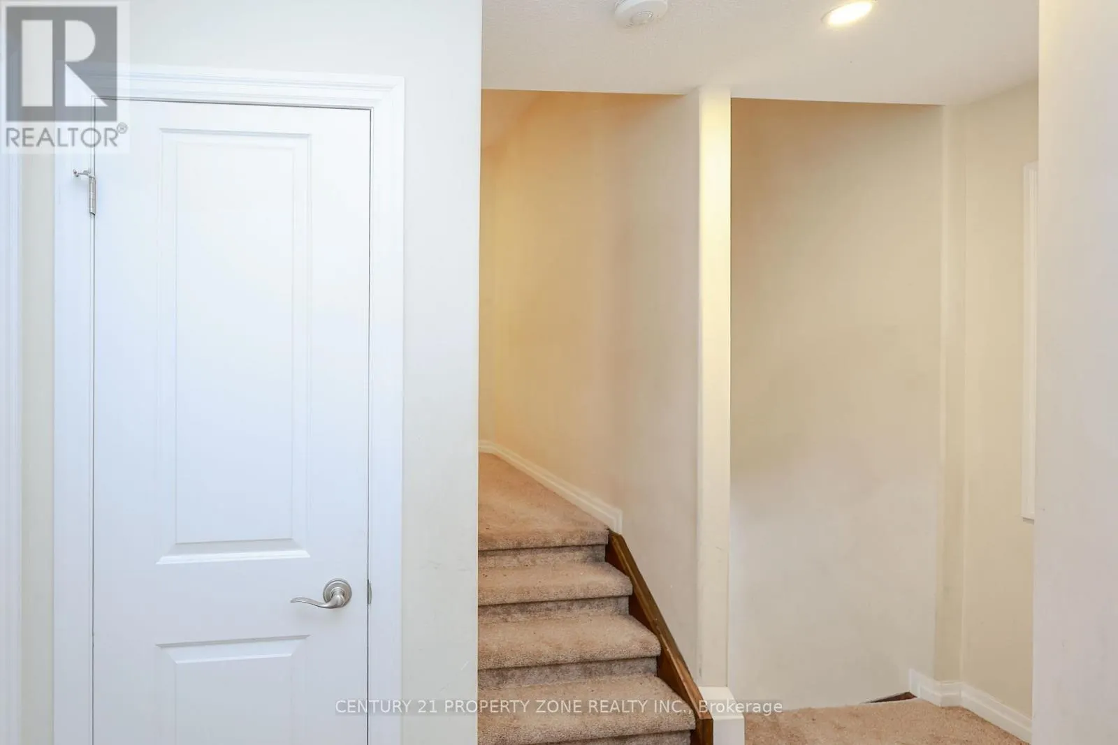 62 - 811 SARNIA ROAD