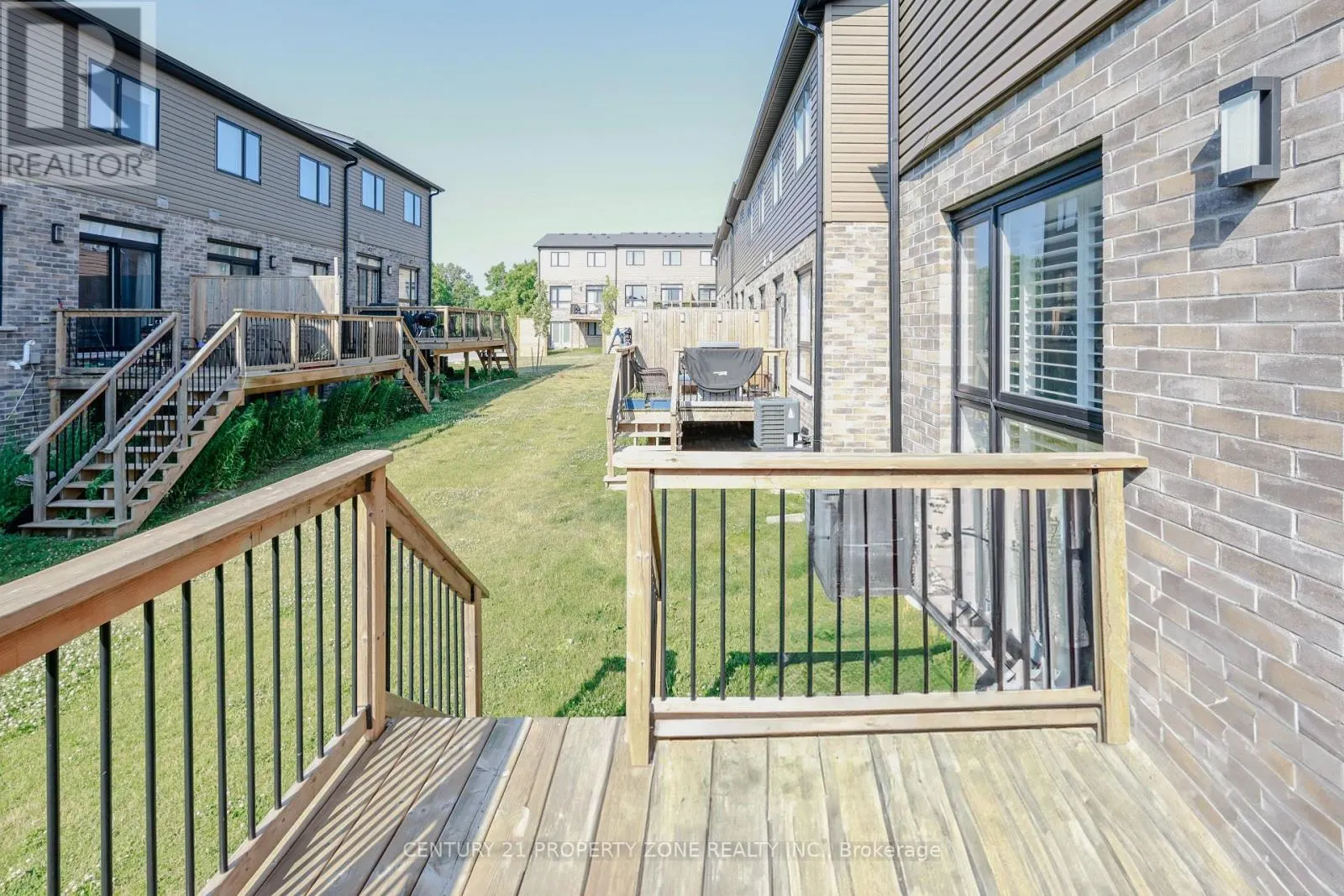 62 - 811 SARNIA ROAD