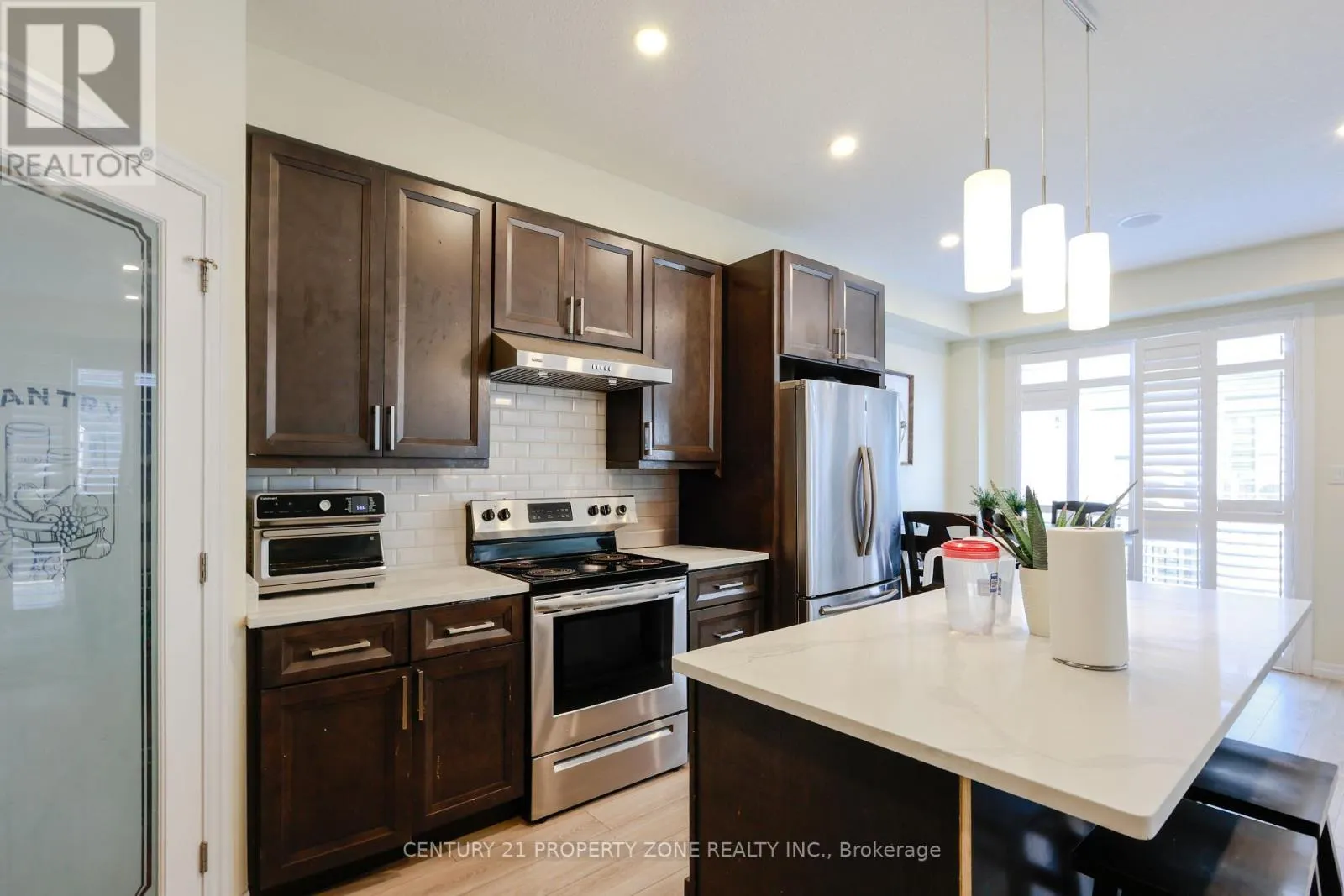62 - 811 SARNIA ROAD