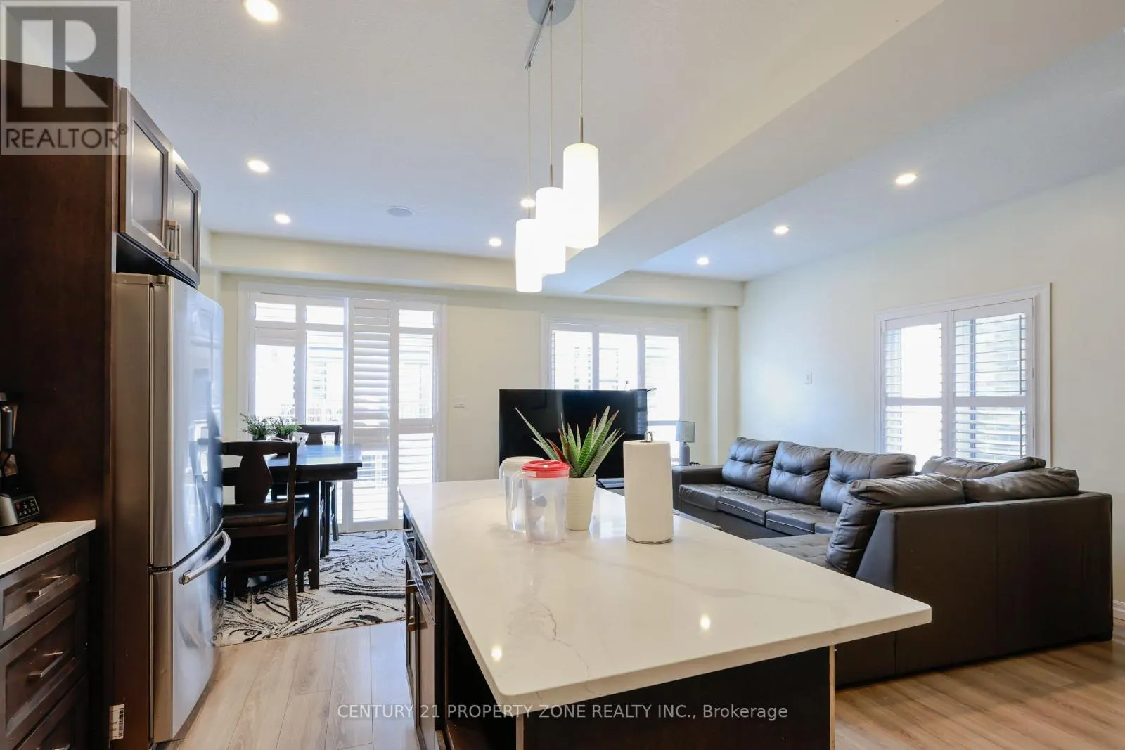 62 - 811 SARNIA ROAD