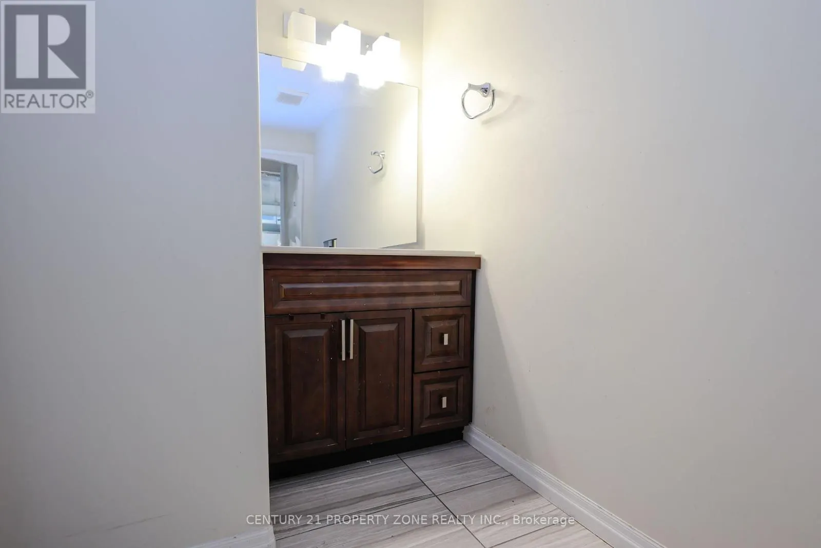 62 - 811 SARNIA ROAD