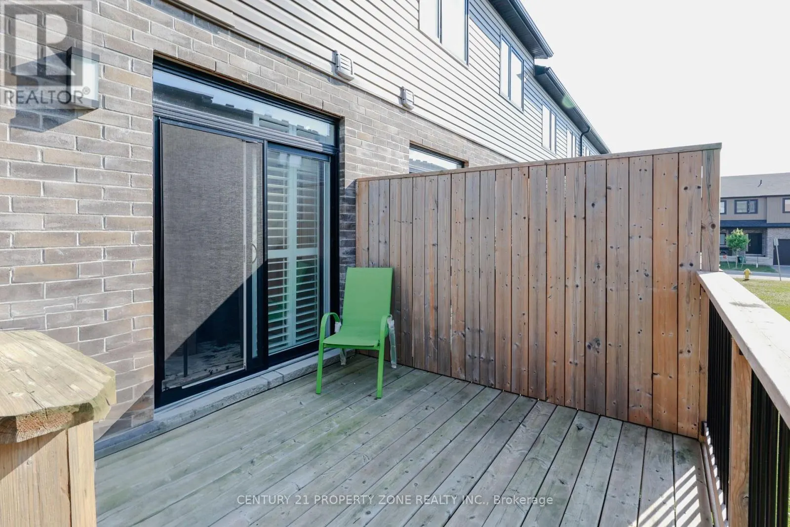 62 - 811 SARNIA ROAD