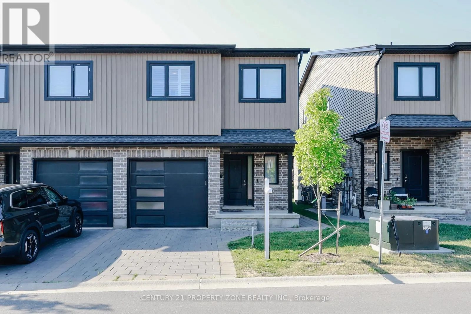 62 - 811 SARNIA ROAD