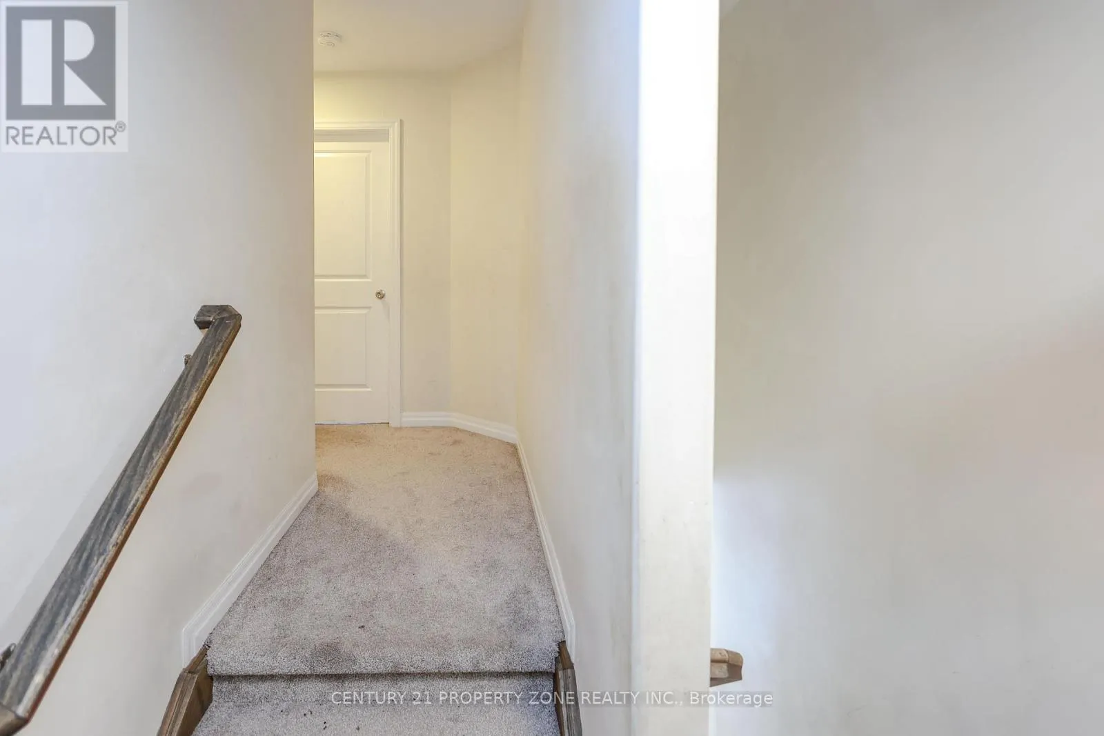 62 - 811 SARNIA ROAD
