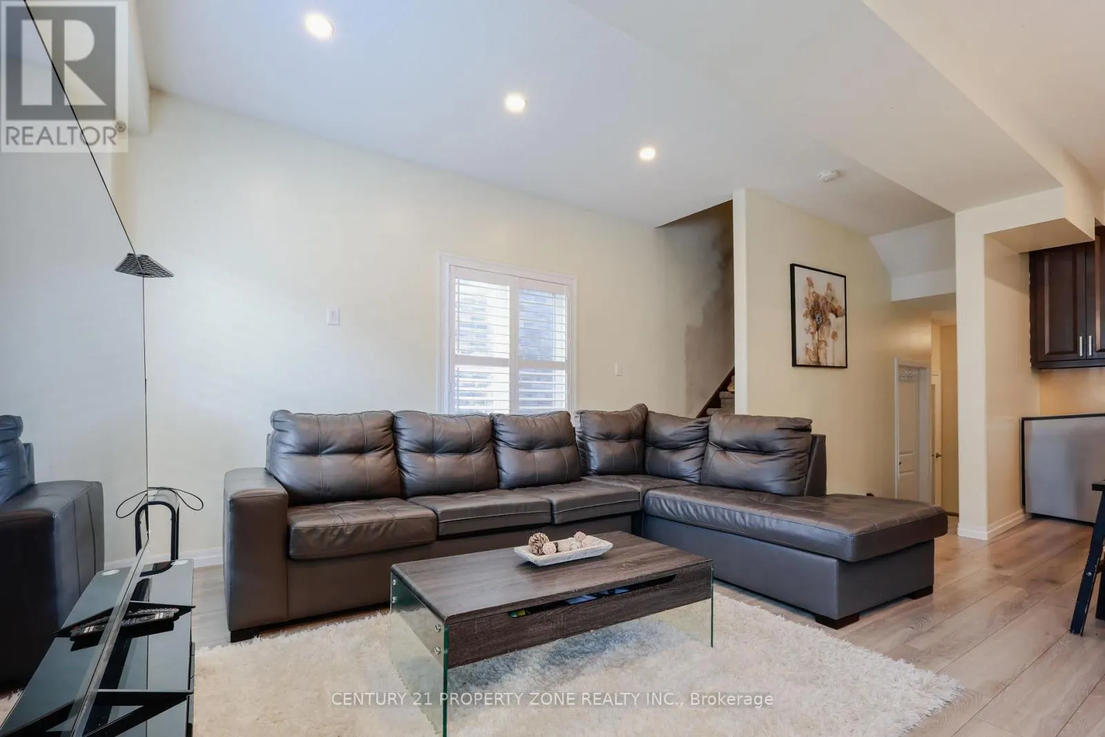 62 - 811 SARNIA ROAD