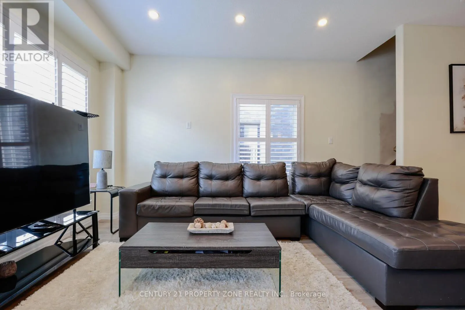 62 - 811 SARNIA ROAD