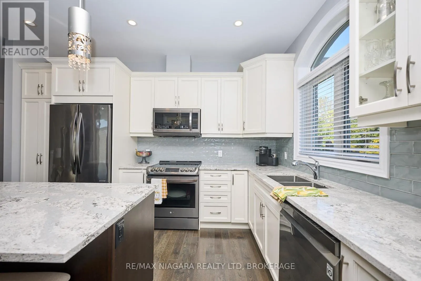 4049 VILLAGE CREEK DRIVE
