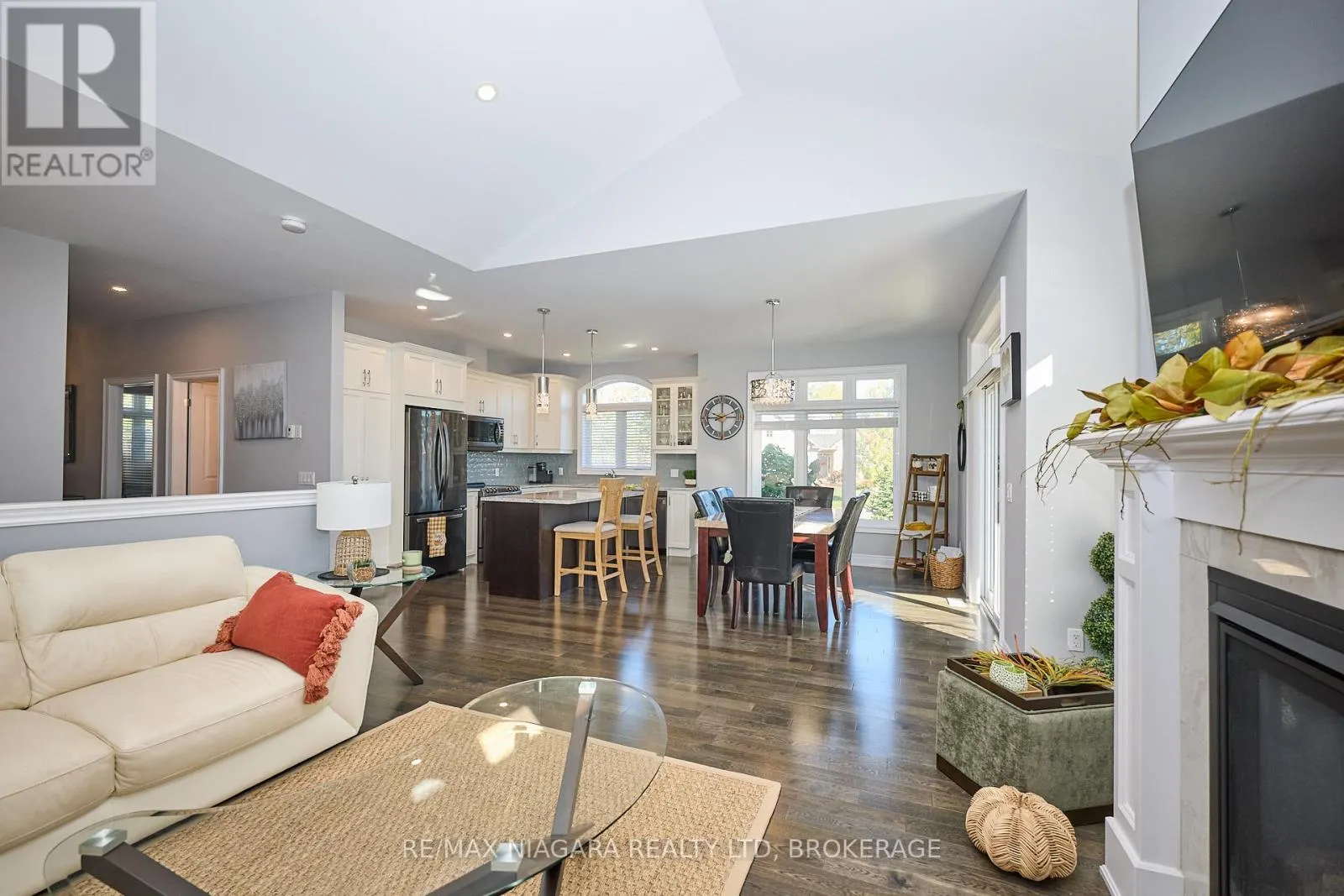 4049 VILLAGE CREEK DRIVE