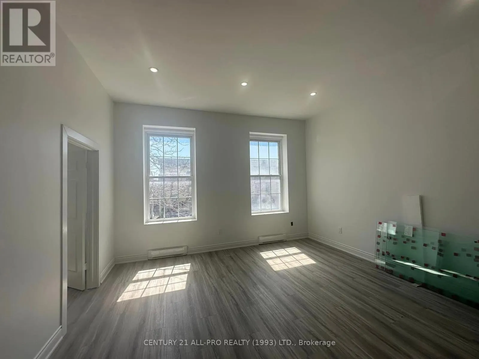 UNIT 1 - 82 KING STREET W, #Unit 1