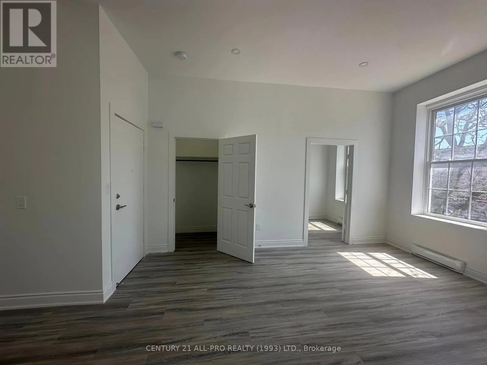 UNIT 1 - 82 KING STREET W, #Unit 1