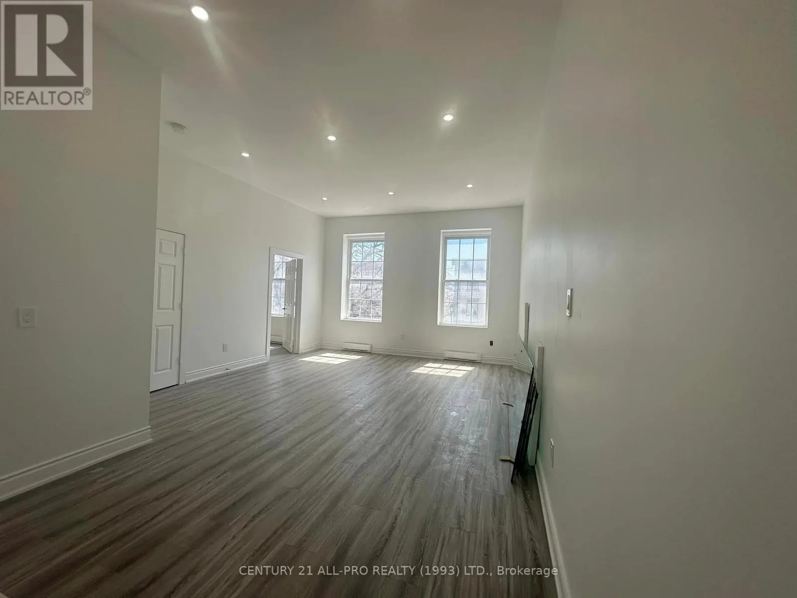 UNIT 1 - 82 KING STREET W, #Unit 1