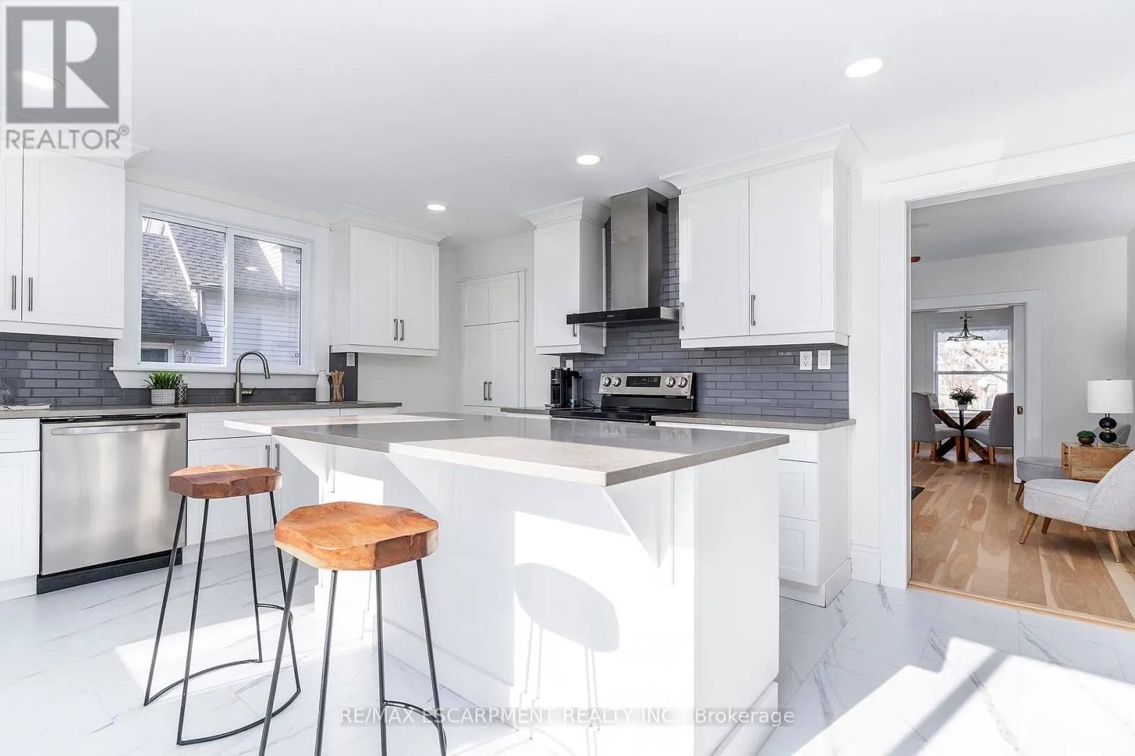 237 MAIN STREET E