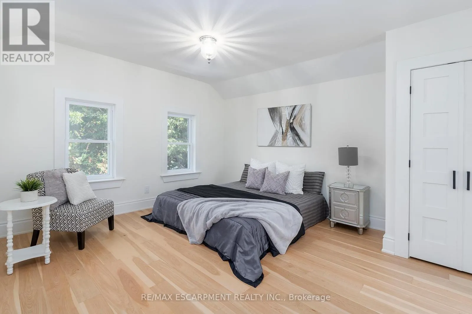 237 MAIN STREET E