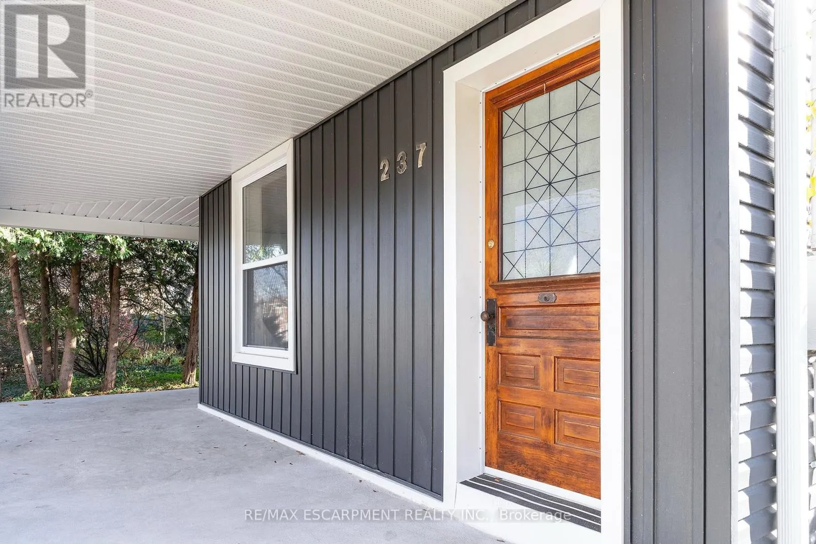 237 MAIN STREET E