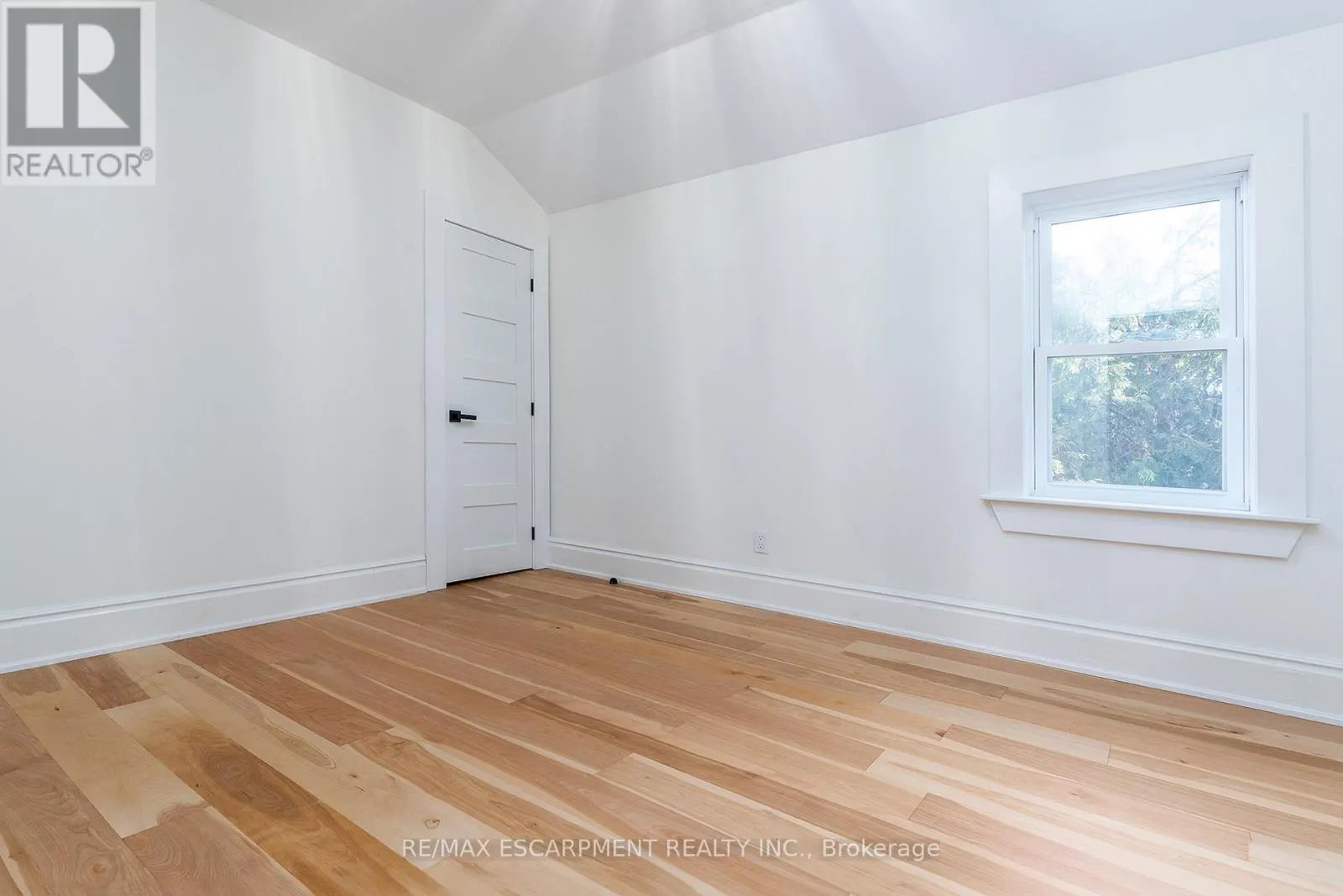 237 MAIN STREET E