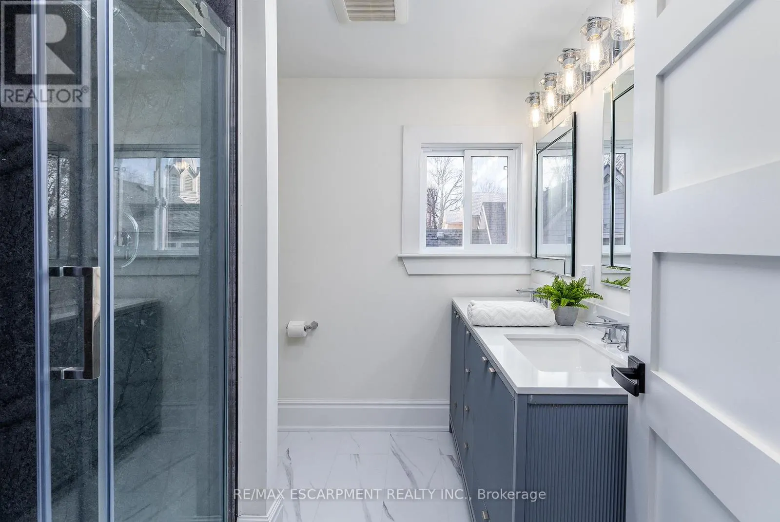 237 MAIN STREET E