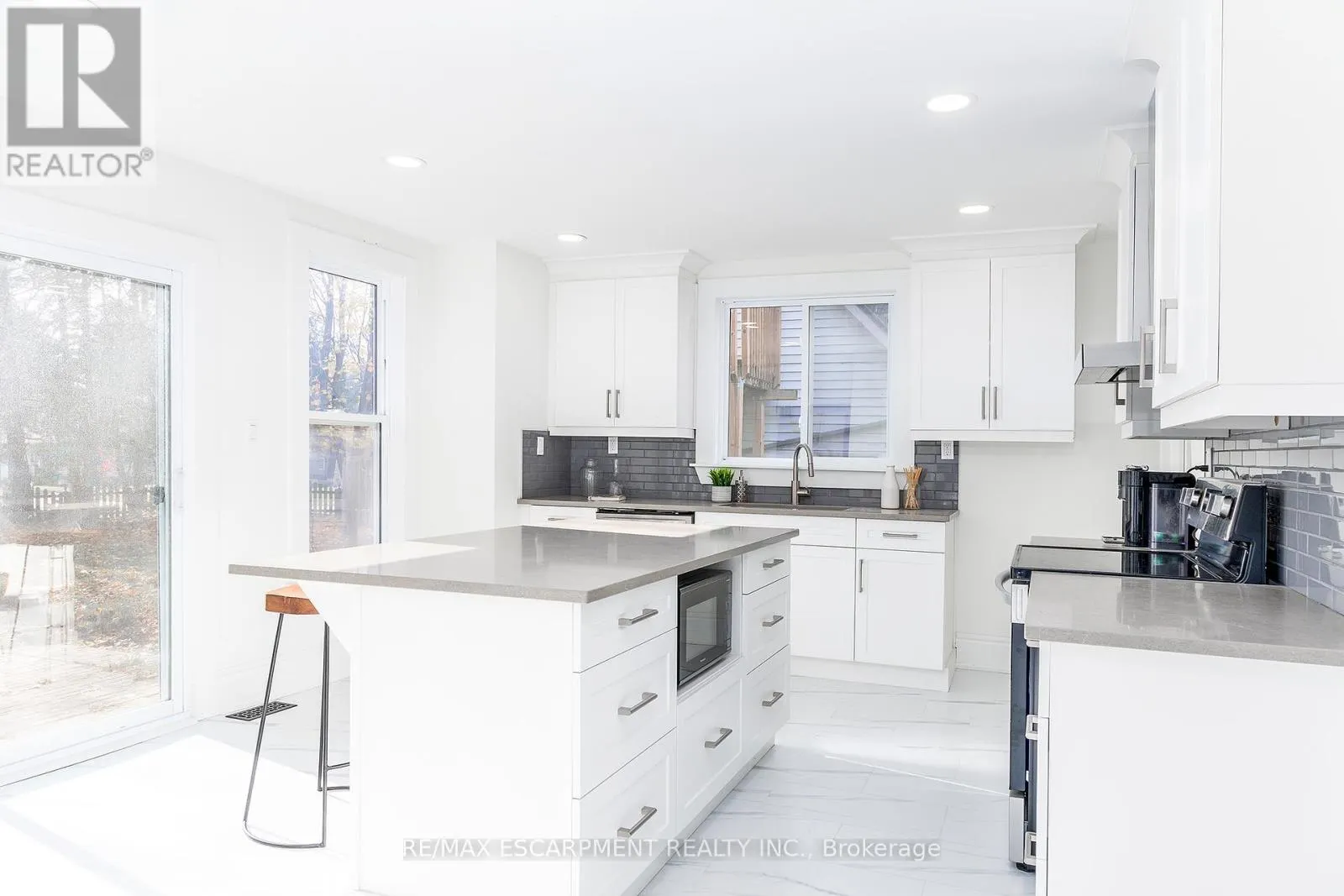 237 MAIN STREET E
