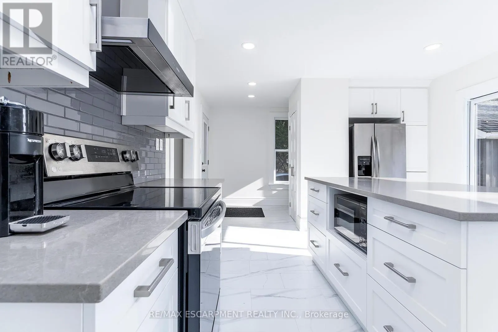 237 MAIN STREET E