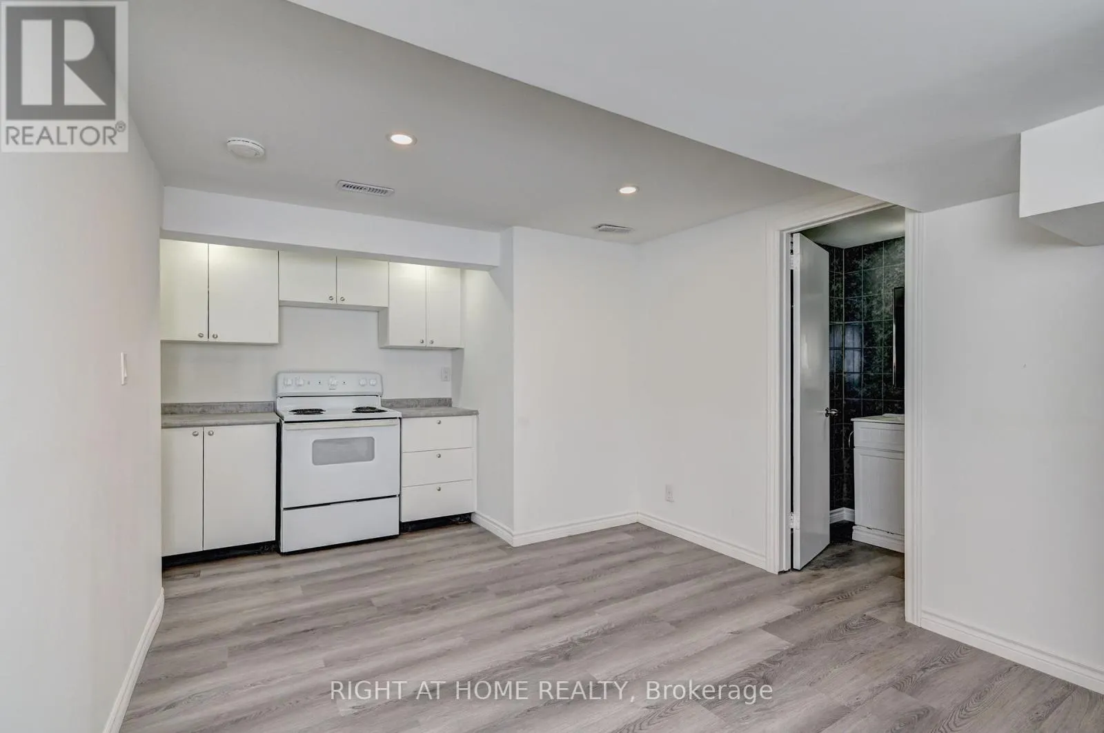 10 MONROE STREET N