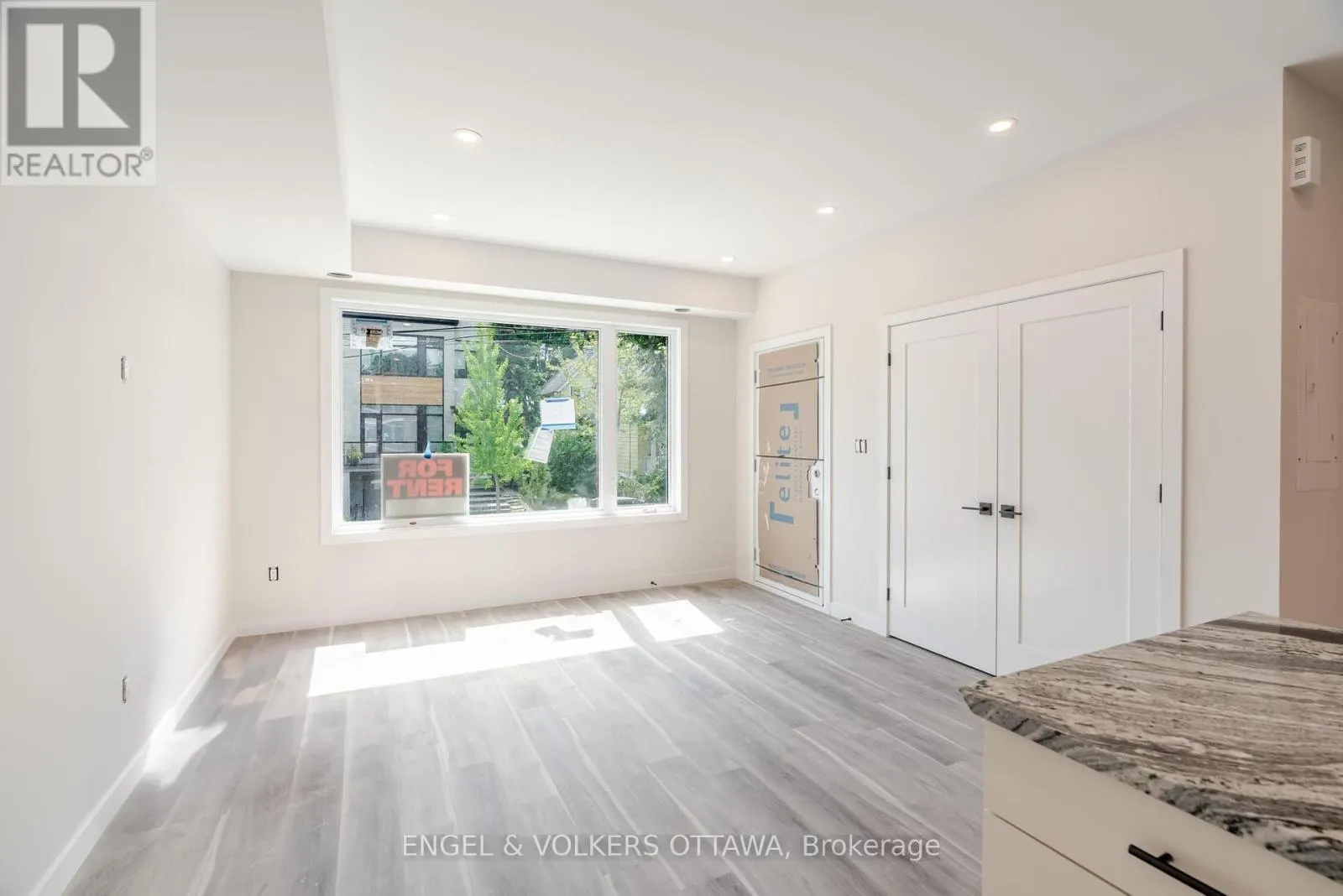 C - 195 HOPEWELL AVENUE