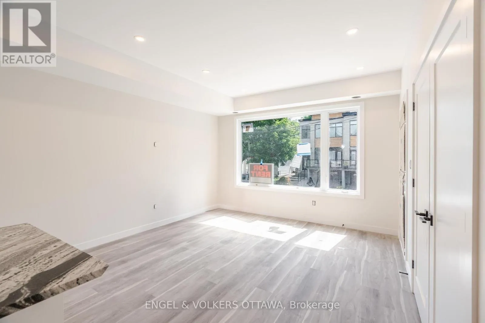 C - 195 HOPEWELL AVENUE