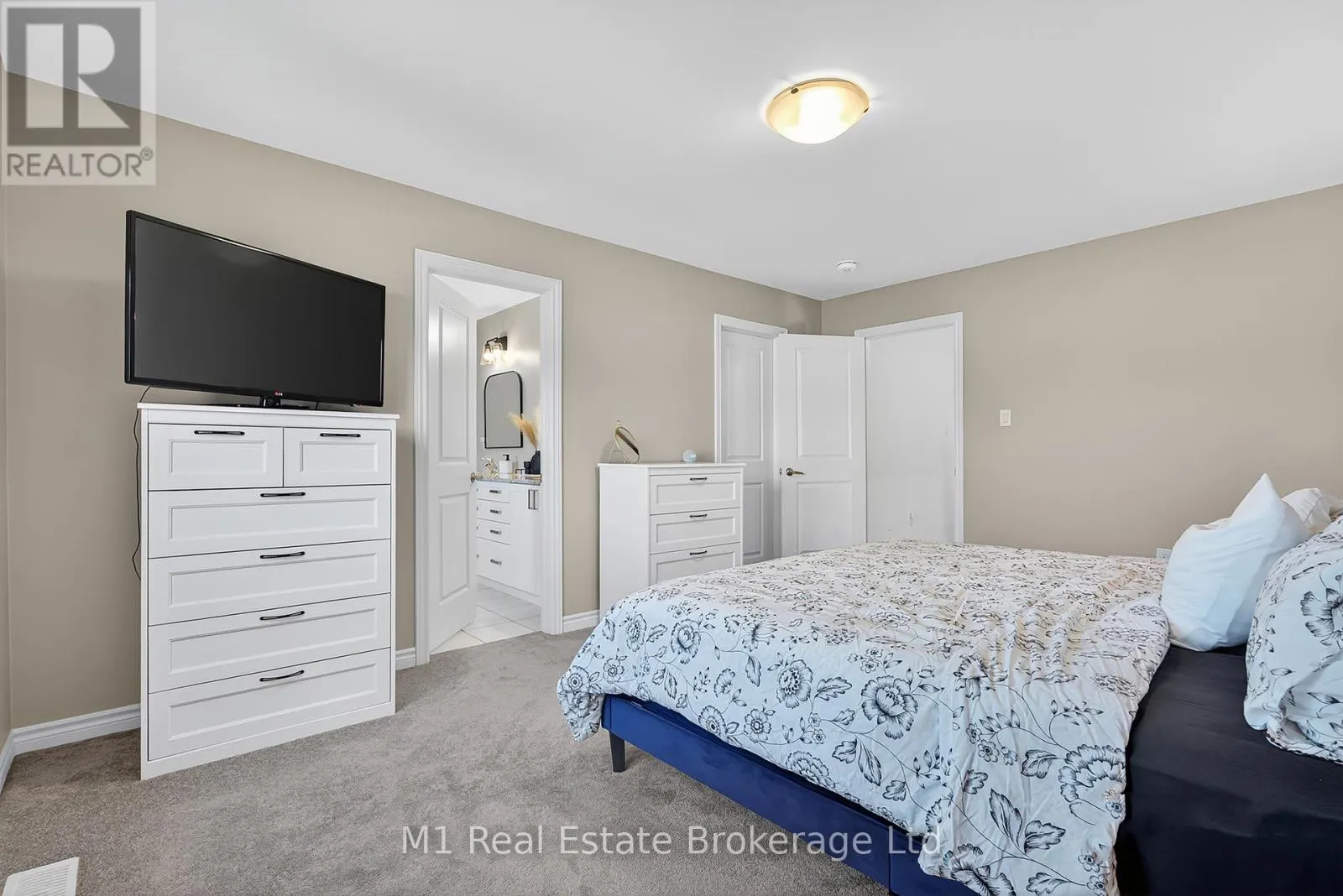 43 HARPIN WAY W