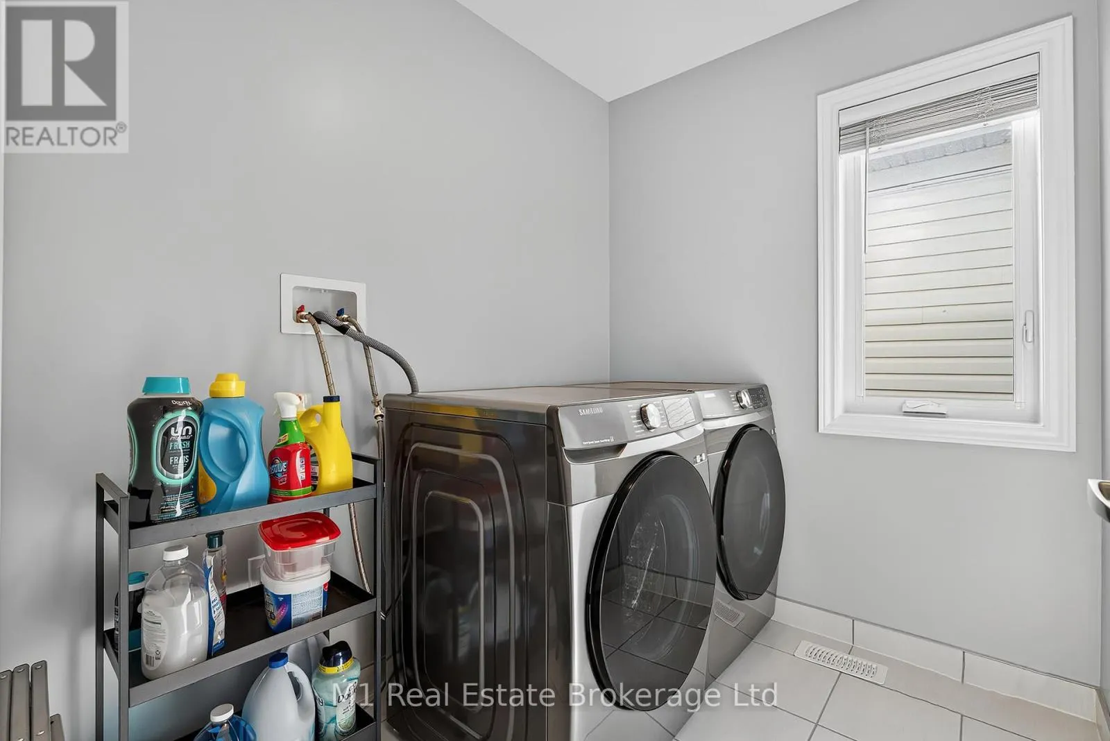 43 HARPIN WAY W