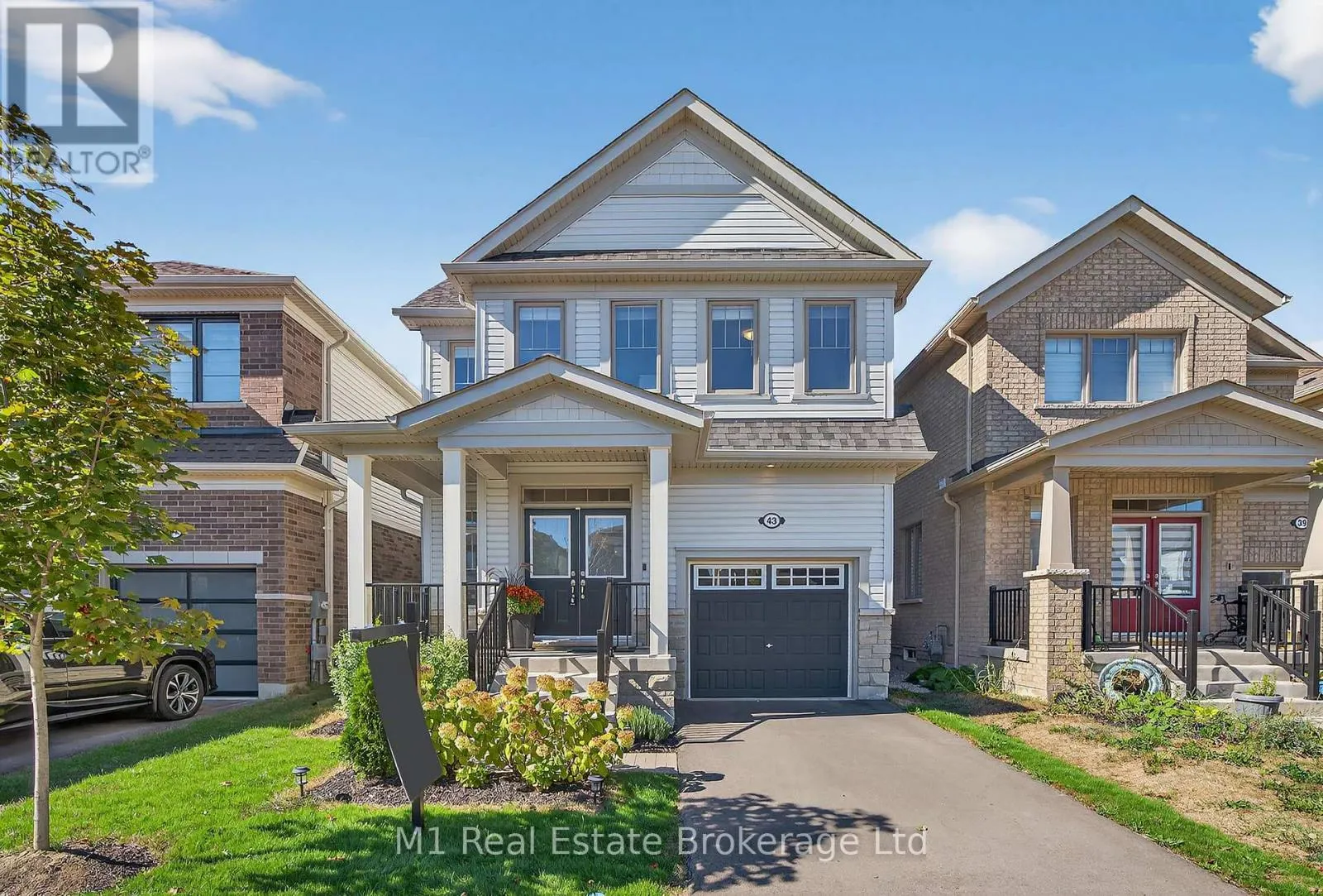 43 HARPIN WAY W