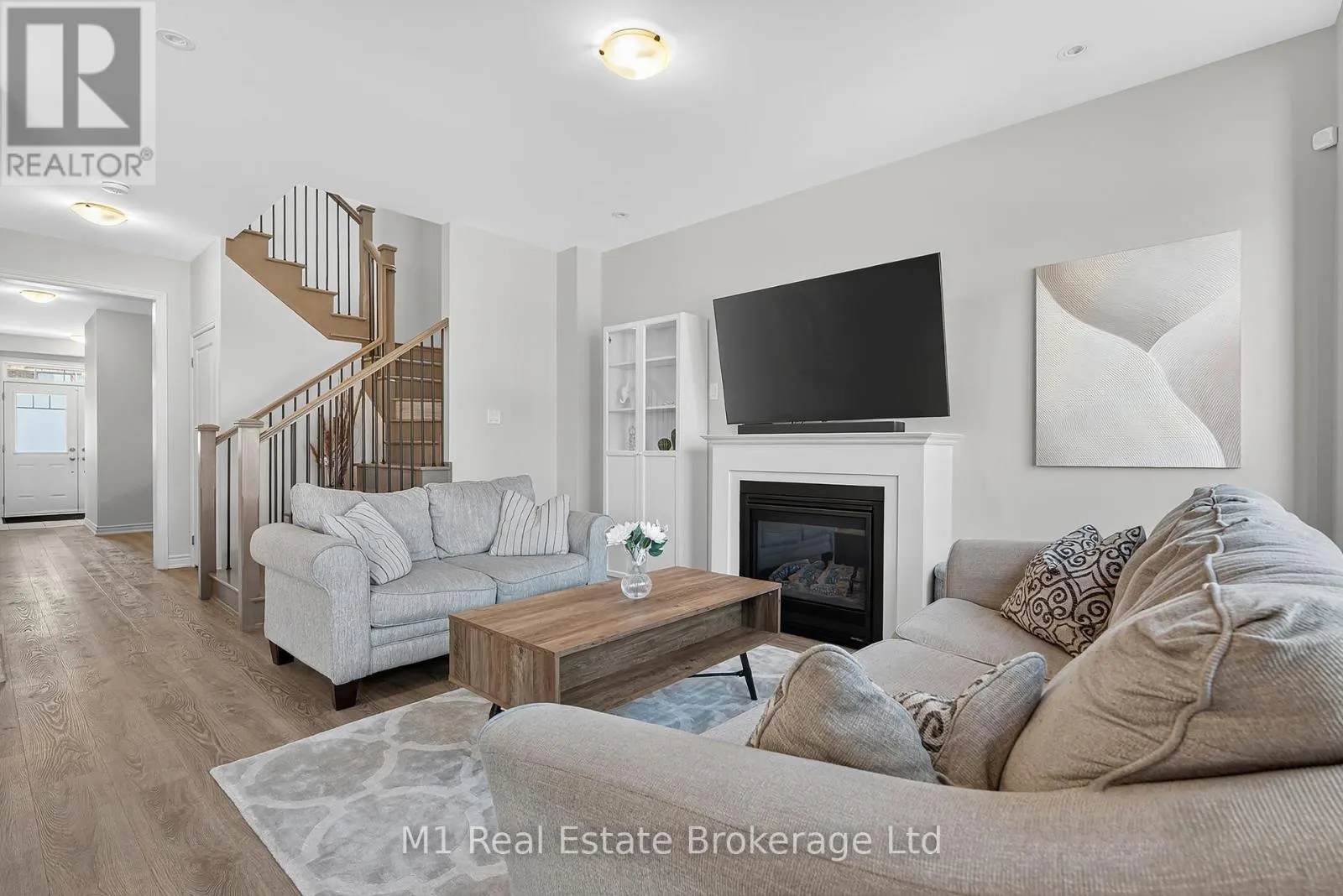 43 HARPIN WAY W