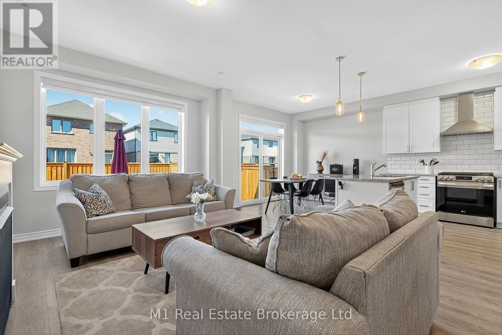 43 HARPIN WAY W